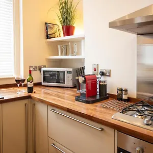 arkle-town-centre-apartment-cheltenham.cardiffhotelswales.com/
