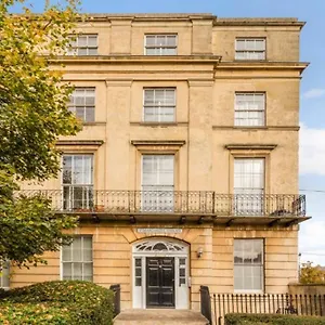 St Marg's Hideaway: Grade Ii Listed Luxury In Cheltenham's Heart Apartment